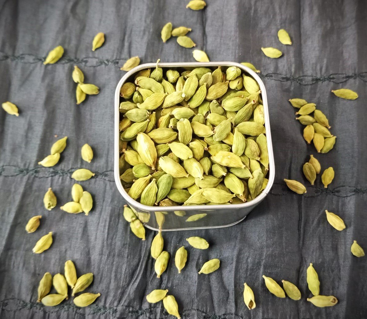 GREEN CARDAMOM (7-8 MM)